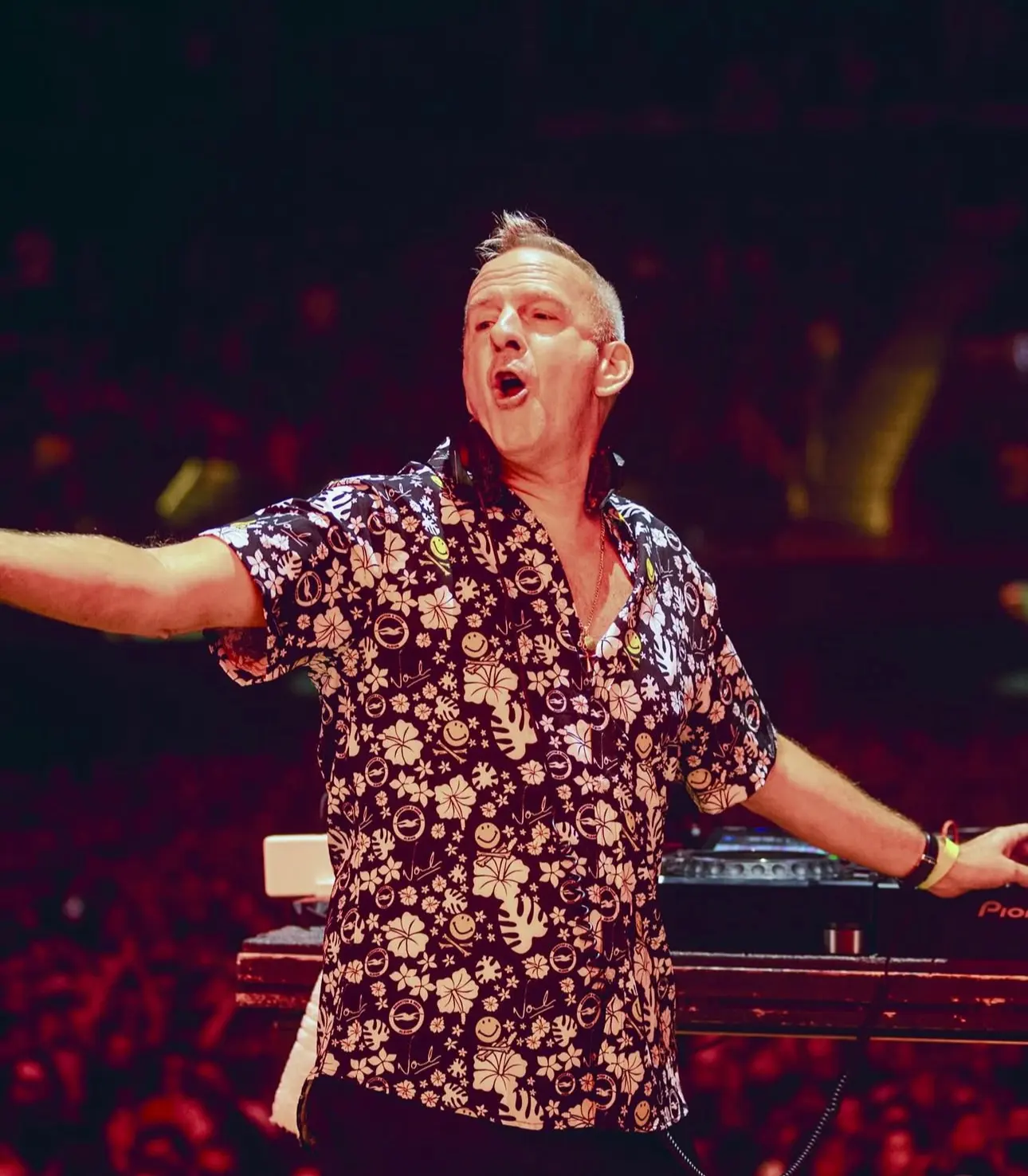 Close-up of Fatboy Slim wearing the printed shirt on stage